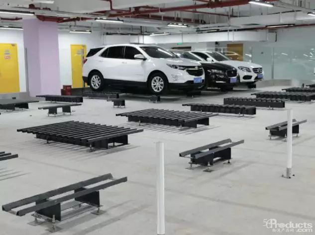 智能的南京全民健身中心AGV停車場