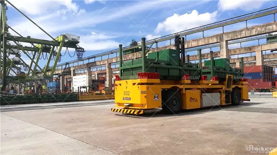 新松港口移動機器人進駐全球最大中轉樞紐港