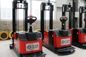 叉車(chē)AGV助力制造企業(yè)倉(cāng)儲(chǔ)物流智能化升級(jí)