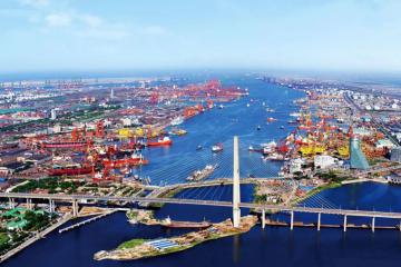 上海蟬聯(lián)國(guó)際航運(yùn)中心第三名 與新加坡、倫敦差距收窄
