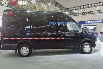 首發(fā)亮相！純電寬體輕客東風御風V9E閃耀中國國際商用車展