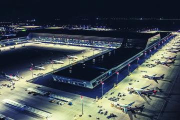 王衛(wèi)，正在構(gòu)建空中物流版圖