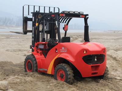 建材四驅叉車廠家