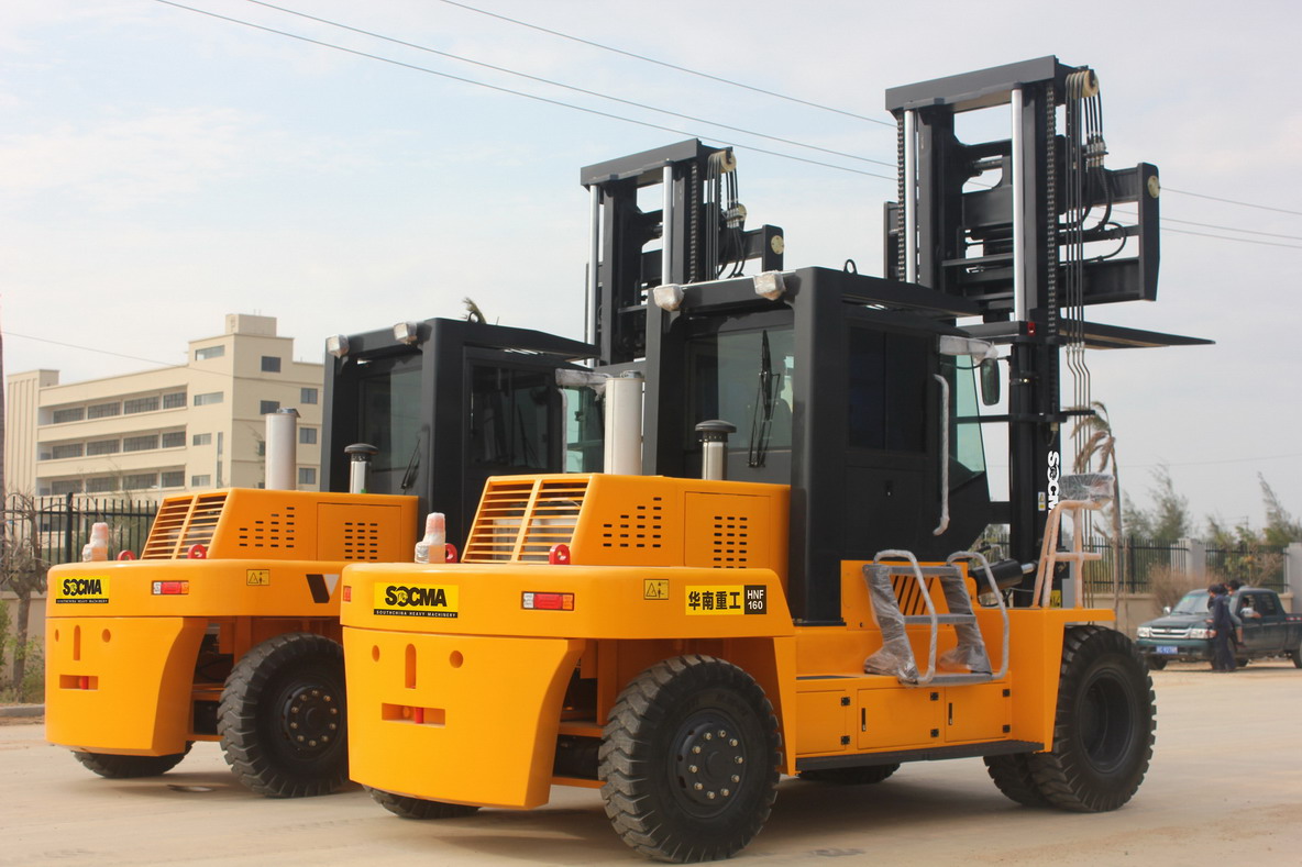 內(nèi)燃式重型叉車15噸/16噸/18噸港口碼頭集裝箱運(yùn)輸裝卸廠家供應(yīng)