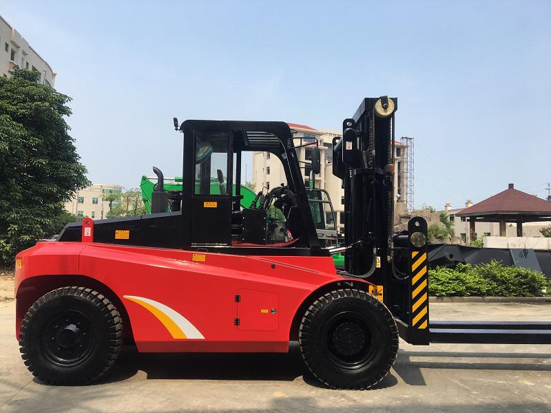 設備搬運13.5噸叉車|采購出租重型13.5噸叉車價格