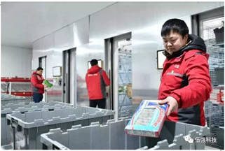 轉載：從此告別-18℃！京東物流上線全國首個電商冷庫貨到人揀選系統，訂單揀選像“回轉壽司”